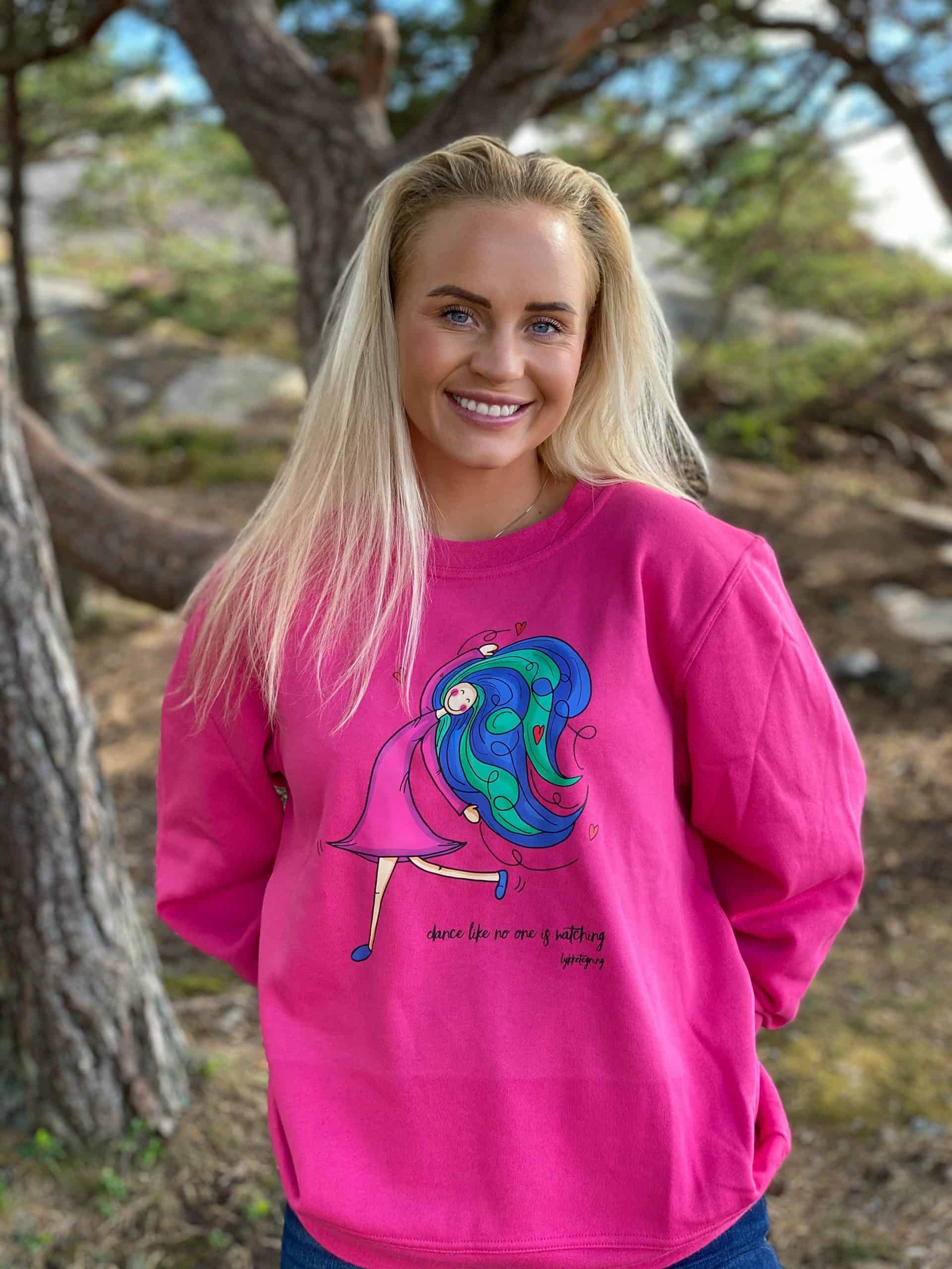 Sweater round neck ; "Dance like no one is watching"