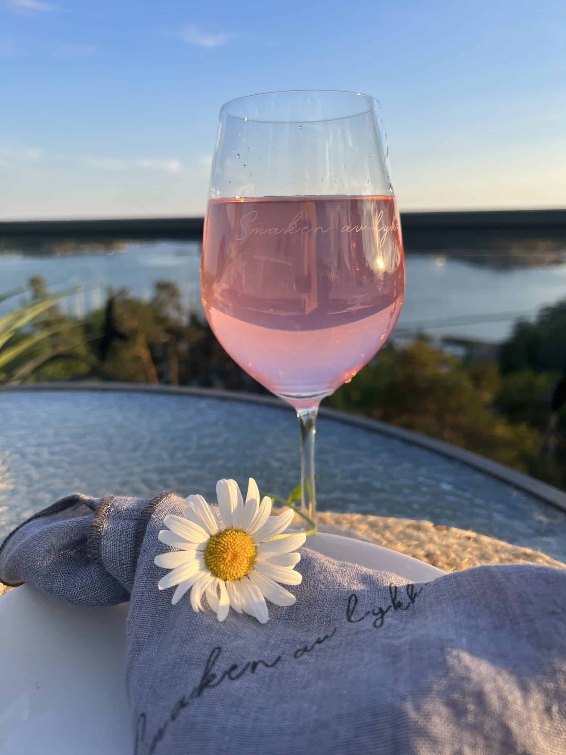 Vinglass fra Lykketegning "Smaken av lykke" - Bilde 4