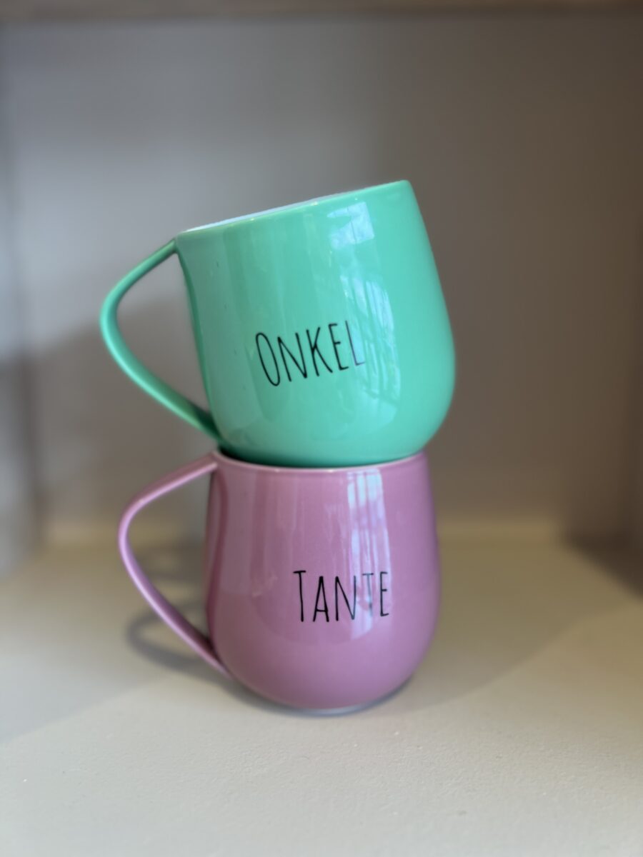 uncle and aunt Lucky drawing cups